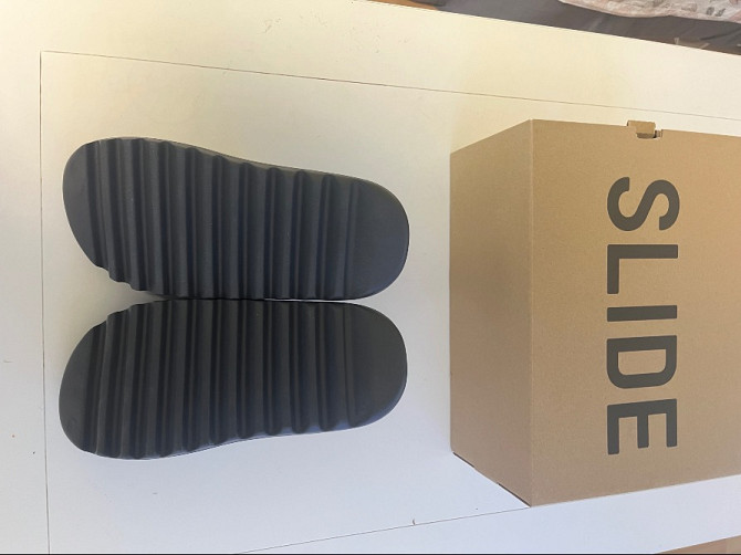 yeezy slides Slate grey Helsinki - photo 3