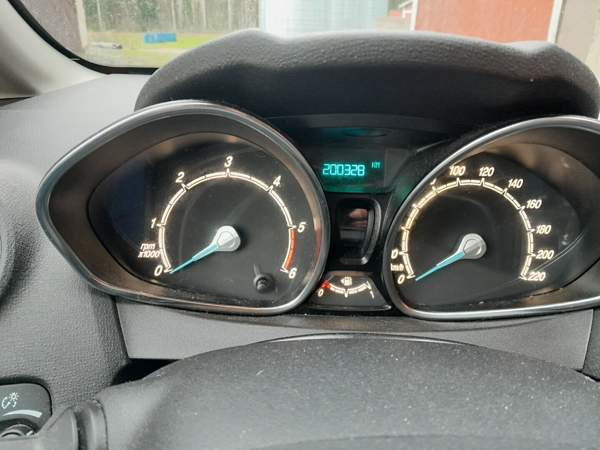 Ford Fiesta Lapua - изображение 7