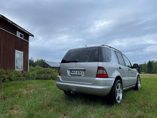 Mercedes-Benz ML Kortesjärvi - valokuva 1