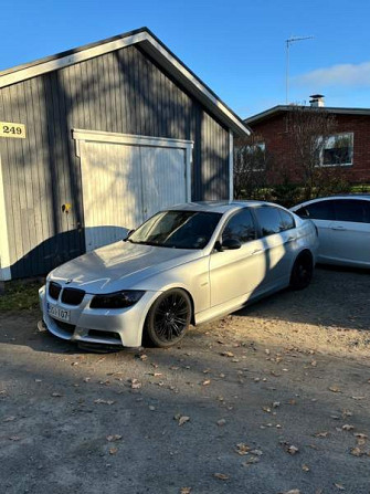 BMW 330 Jyvaeskylae - valokuva 1