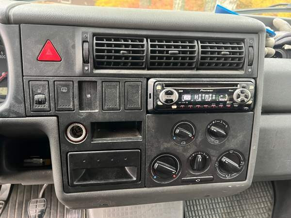 Volkswagen Transporter Vantaa - valokuva 6