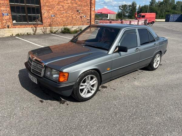 Mercedes-Benz 190 Savonlinna - valokuva 2