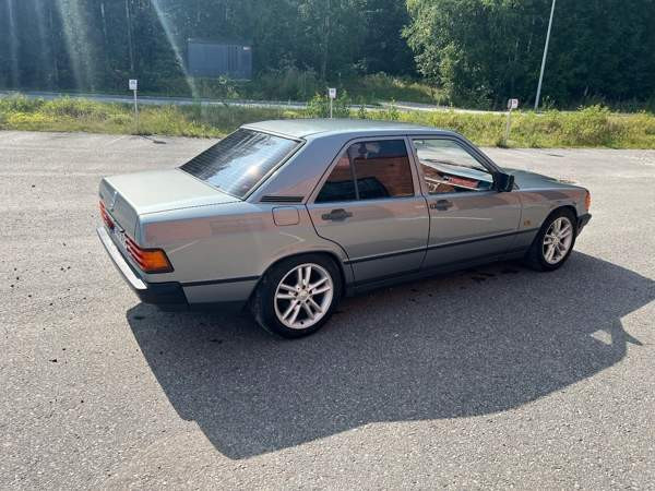 Mercedes-Benz 190 Savonlinna - valokuva 5