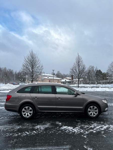 Skoda Superb Hämeenlinna - valokuva 4