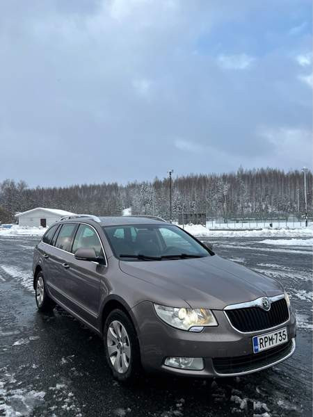 Skoda Superb Hämeenlinna - valokuva 3