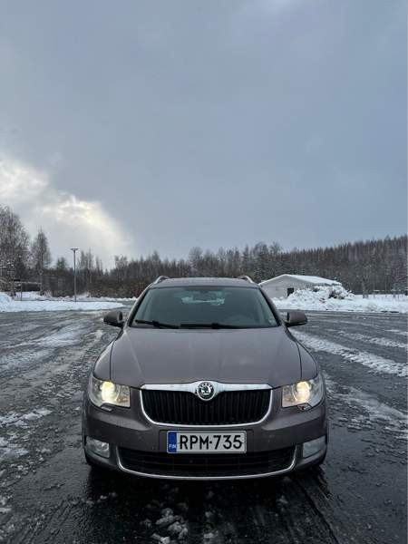 Skoda Superb Hämeenlinna - valokuva 2