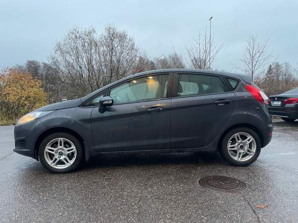 Ford Fiesta Vantaa - valokuva 3