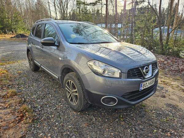 Nissan Qashqai+2 Jyvaeskylae - valokuva 1