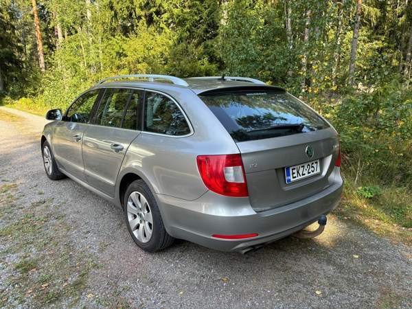 Skoda Superb Uusikaupunki - valokuva 3