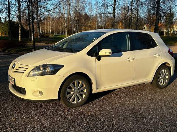 Toyota Auris Riihimaeki - valokuva 1