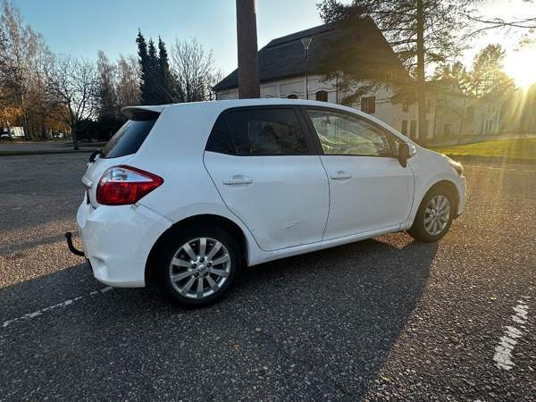 Toyota Auris Riihimaeki - valokuva 3