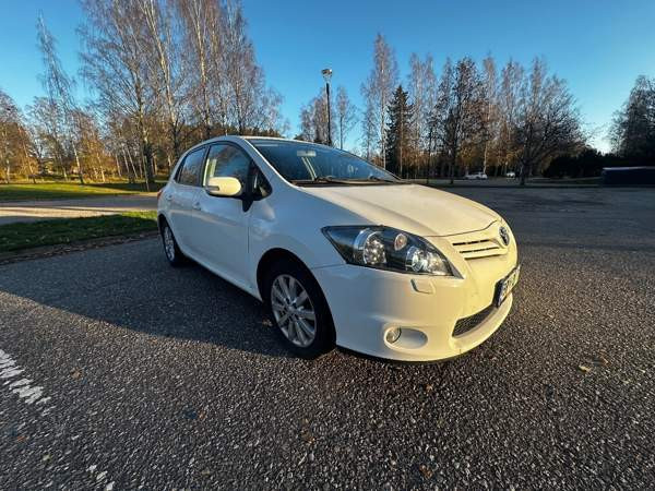 Toyota Auris Riihimaeki - valokuva 2