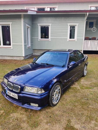 BMW 320 Lempaeaelae - valokuva 1