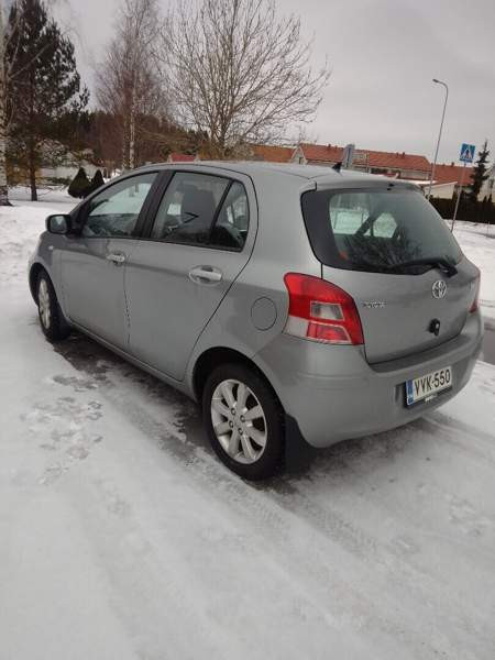 Toyota Yaris Turtkul - valokuva 3
