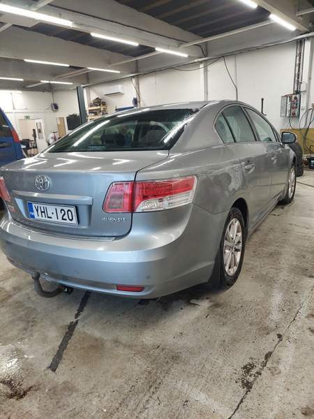 Toyota Avensis Oulu - valokuva 3