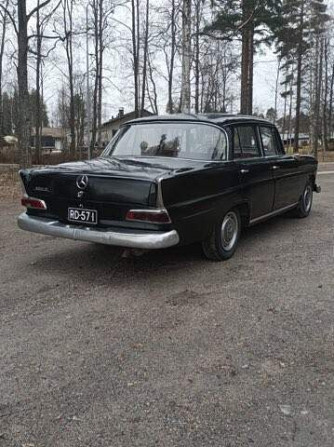 Mercedes-Benz 190 Савонлинна - изображение 3