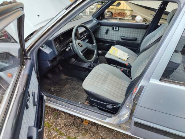 Toyota Corolla Lovisa - valokuva 6