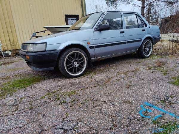 Toyota Corolla Lovisa - valokuva 1