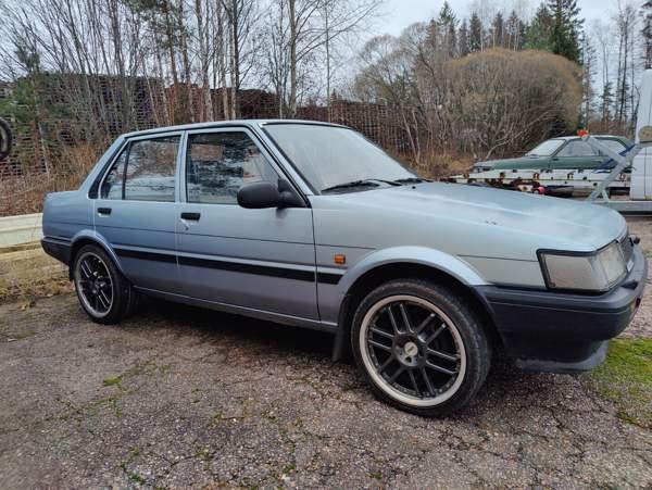 Toyota Corolla Lovisa - valokuva 2