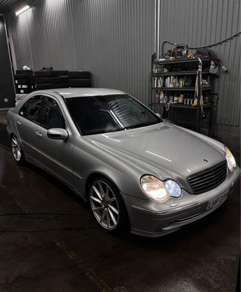 Mercedes-Benz C Lodeynoye Pole - valokuva 1