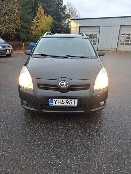 Toyota Corolla Verso Somero - изображение 3