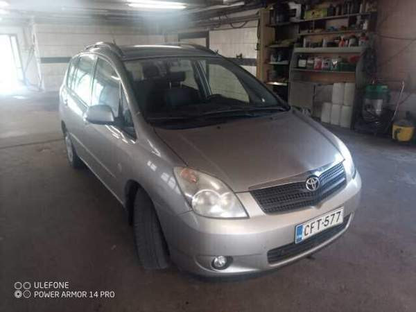 Toyota Corolla Verso Turtkul - valokuva 1