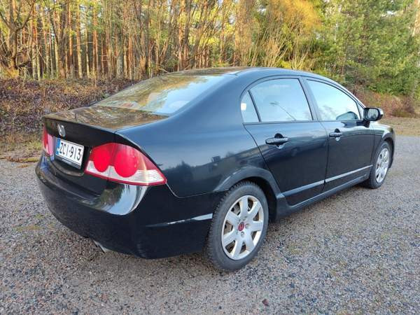 Honda Civic Uurainen - valokuva 4