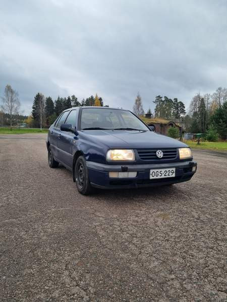 Volkswagen Vento Ugleural'skiy - valokuva 1