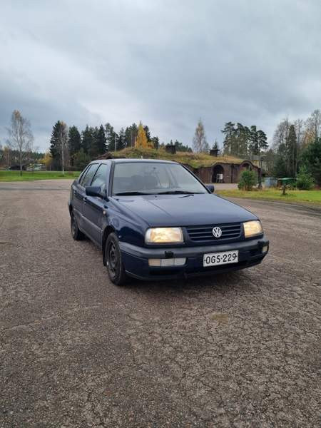 Volkswagen Vento Ugleural'skiy - valokuva 2