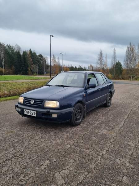 Volkswagen Vento Ugleural'skiy - valokuva 3