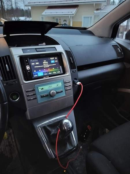 Toyota Corolla Verso Siilinjärvi - valokuva 2