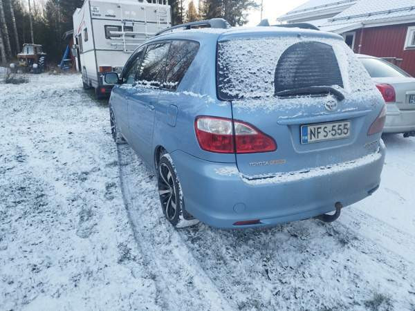 Toyota Avensis Verso Äänekoski - photo 2