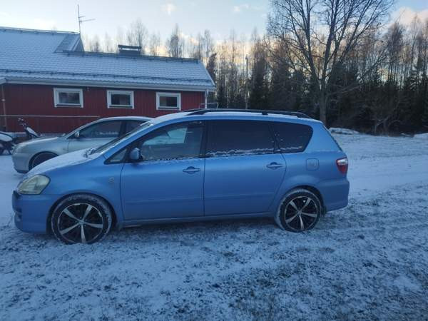 Toyota Avensis Verso Äänekoski - photo 1