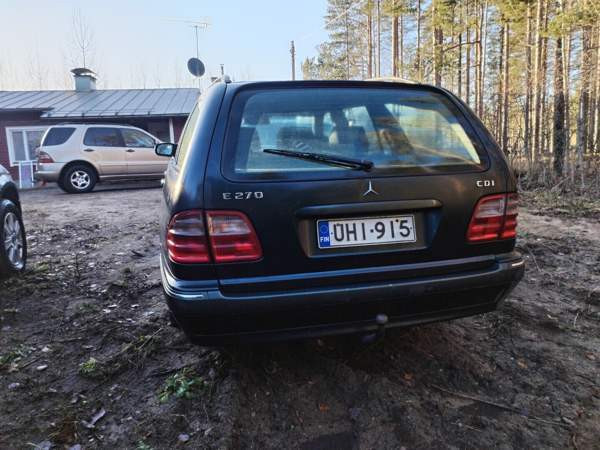 Mercedes-Benz E Liperi - изображение 3