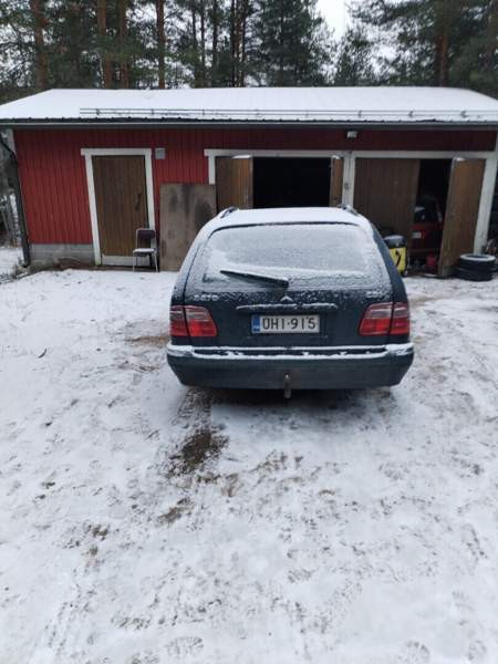 Mercedes-Benz E Liperi - изображение 5