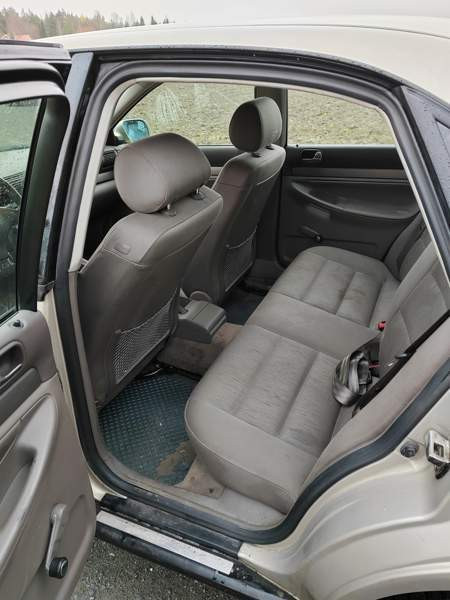 Audi A4 Ugleural'skiy - valokuva 4