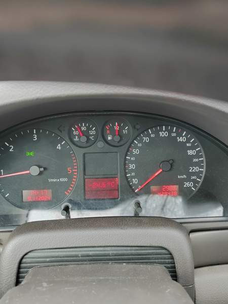 Audi A4 Ugleural'skiy - valokuva 2