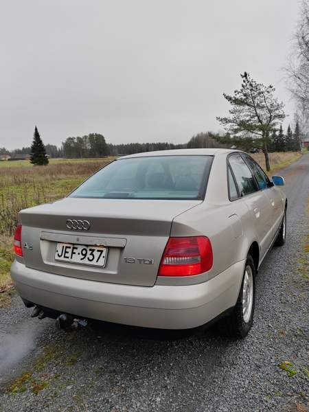 Audi A4 Ugleural'skiy - valokuva 7