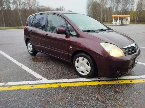 Toyota Corolla Verso Raasepori - изображение 1