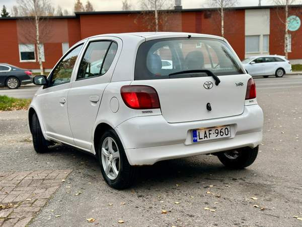 Toyota Yaris Turtkul - valokuva 5