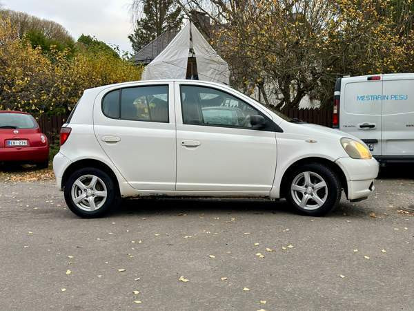 Toyota Yaris Turtkul - valokuva 2