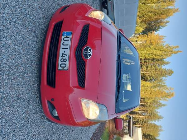 Toyota Yaris Luga - valokuva 2