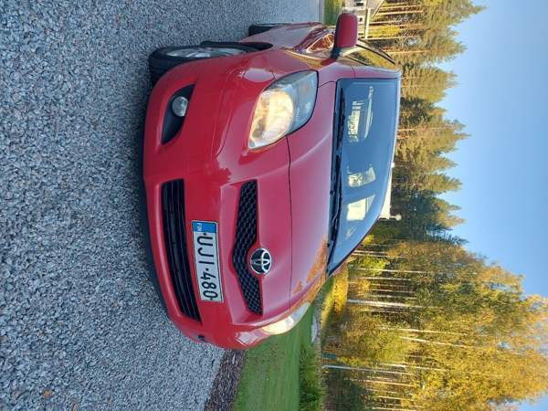 Toyota Yaris Luga - valokuva 1