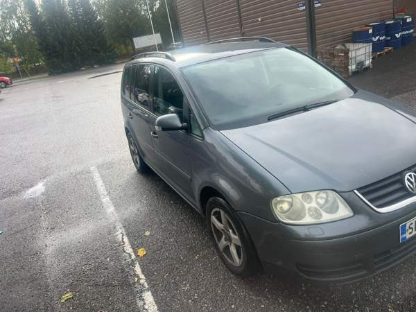 Volkswagen Touran Glebychevo - valokuva 2