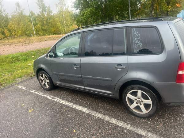 Volkswagen Touran Glebychevo - valokuva 3