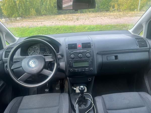 Volkswagen Touran Glebychevo - valokuva 8