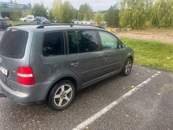 Volkswagen Touran Glebychevo - valokuva 4