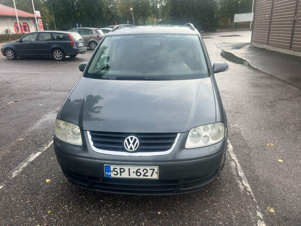 Volkswagen Touran Glebychevo - valokuva 1