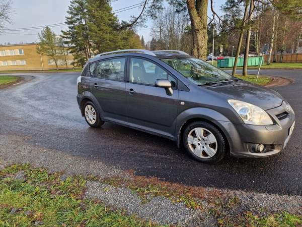 Toyota Corolla Verso Ylöjärvi - valokuva 2