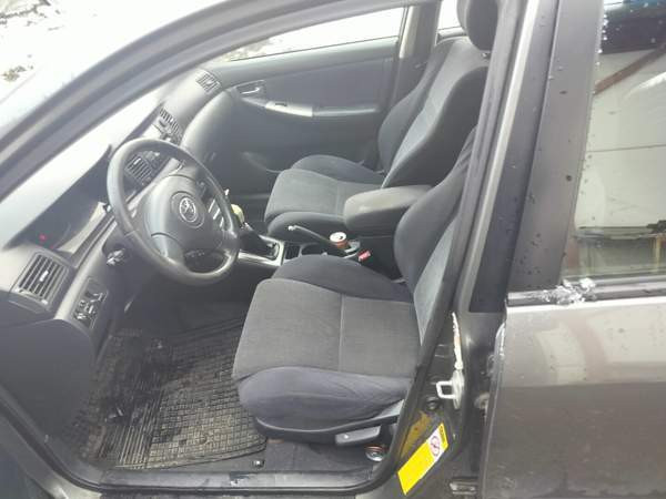 Toyota Corolla Ловийса - изображение 6